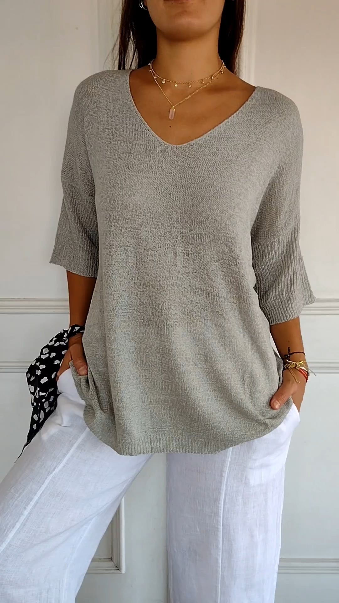 ELLA | V-NECK PULLOVER TOP
