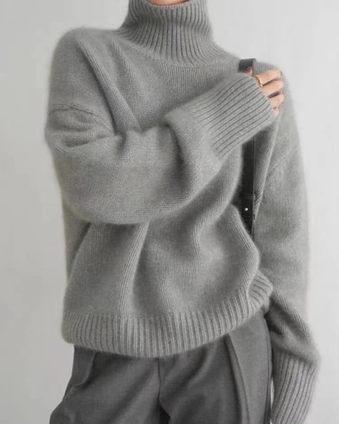 AMELIA | OVERSIZED TURTLENECK SWEATER