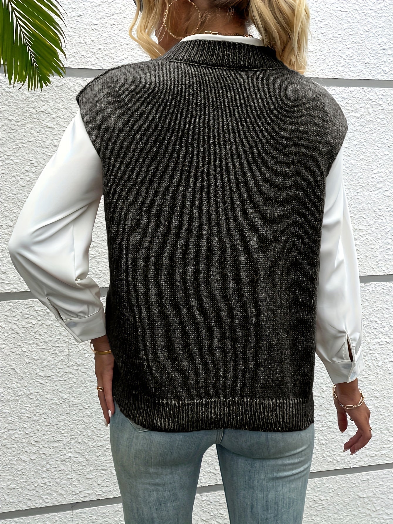 DAISY | V-NECK KNIT VEST
