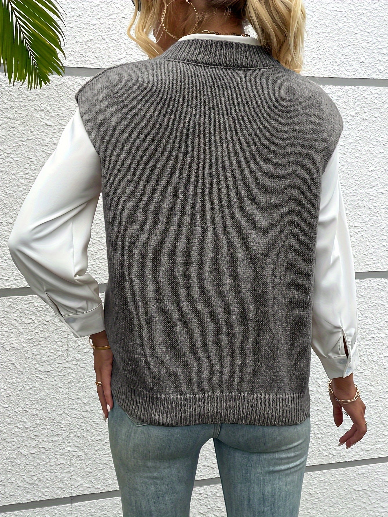 DAISY | V-NECK KNIT VEST
