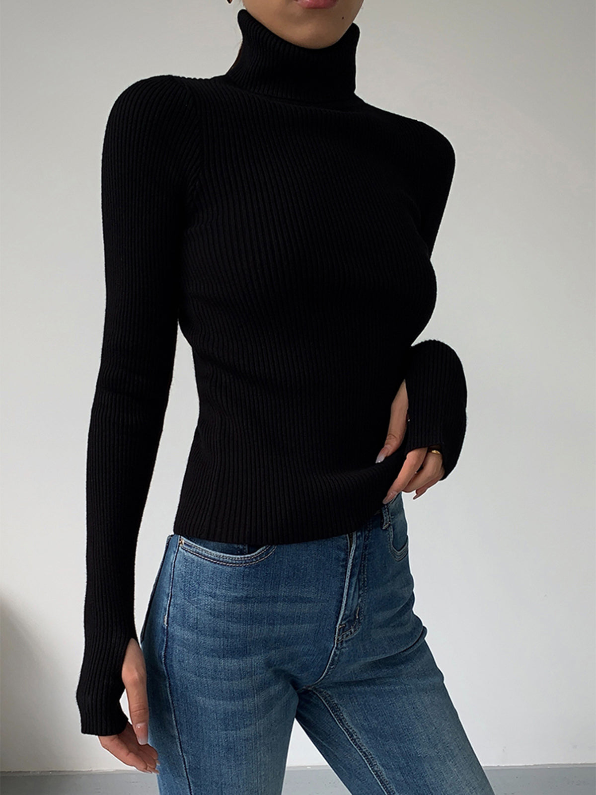 LILY | RIBBED TURTLENECK SWEATER