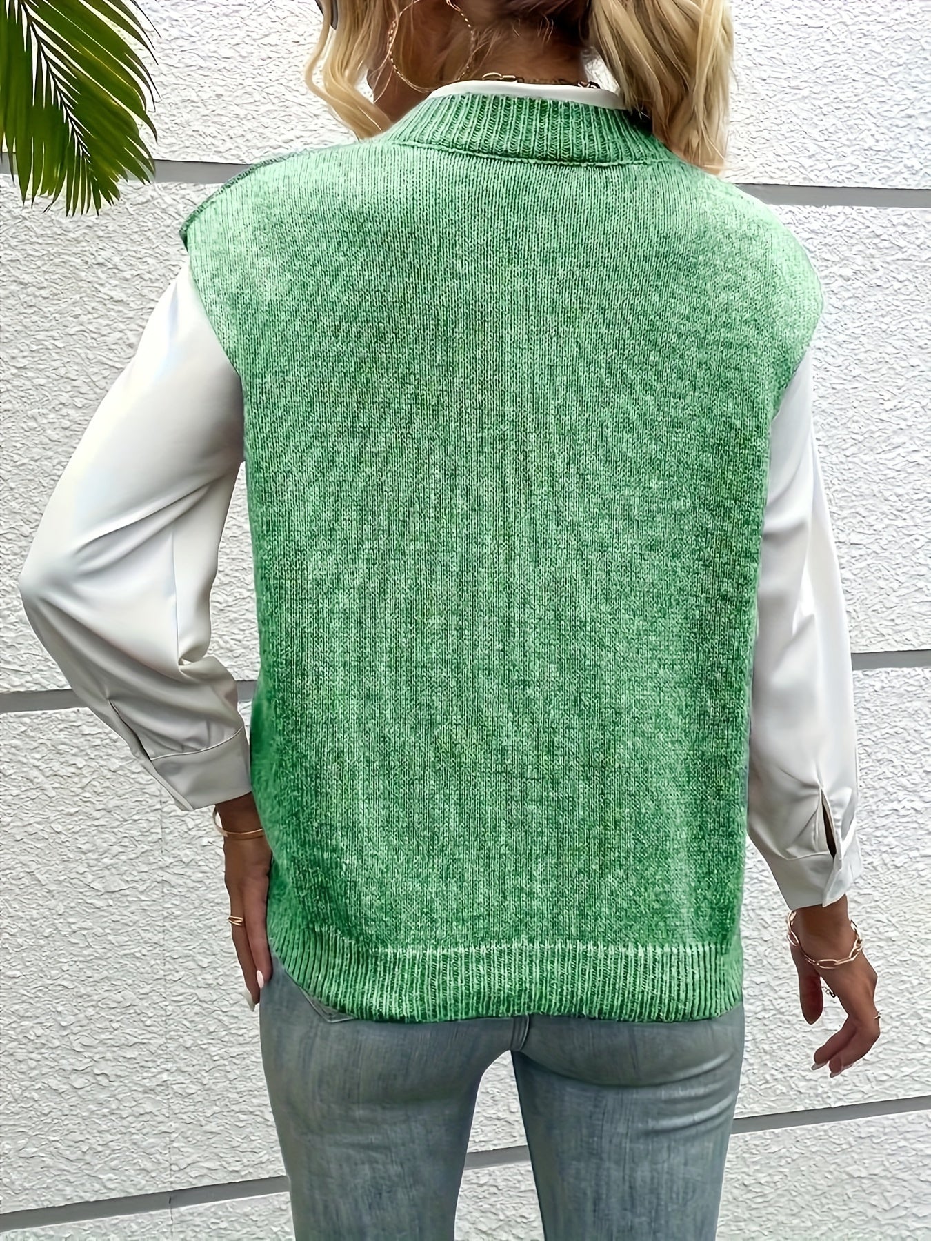 DAISY | V-NECK KNIT VEST