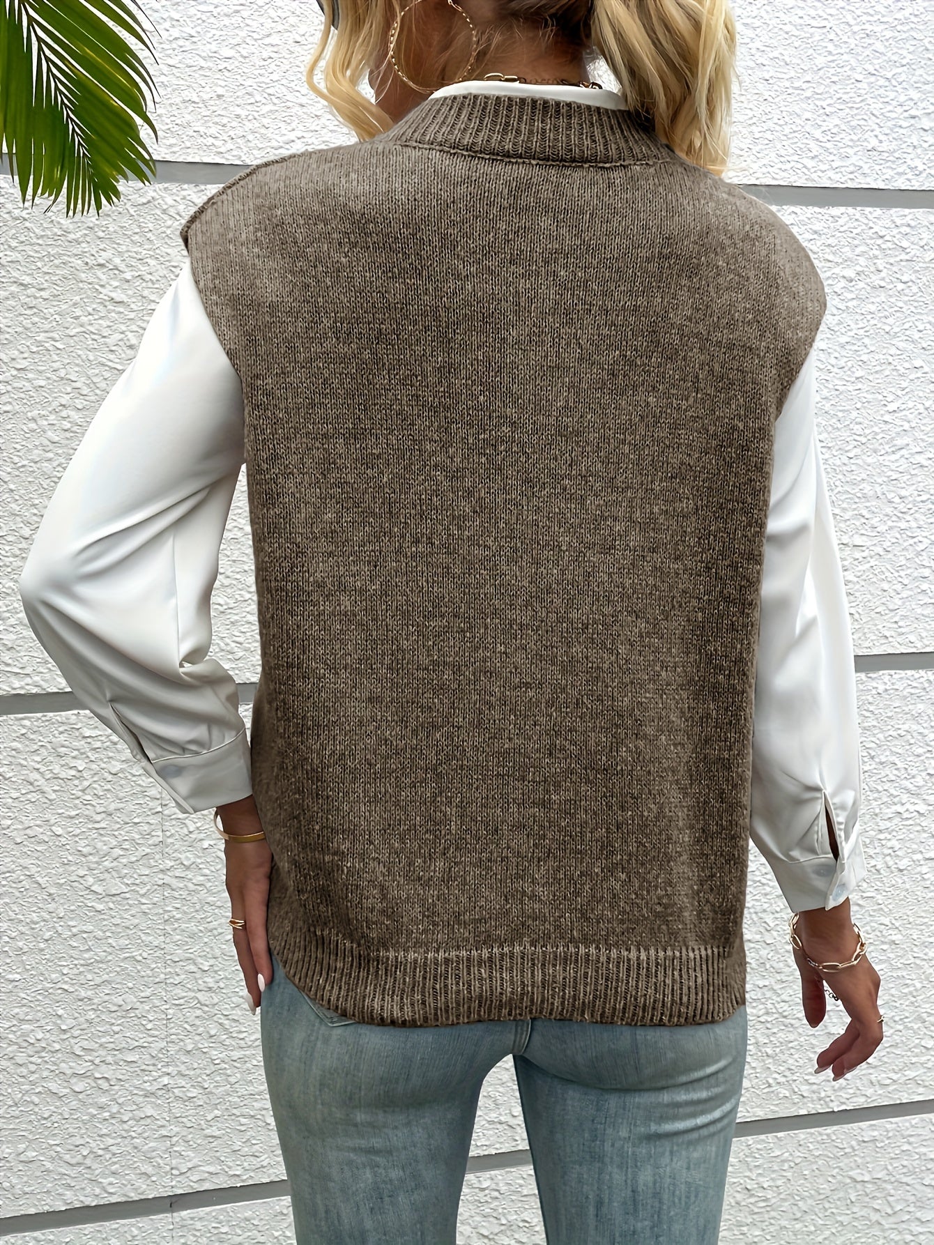 DAISY | V-NECK KNIT VEST